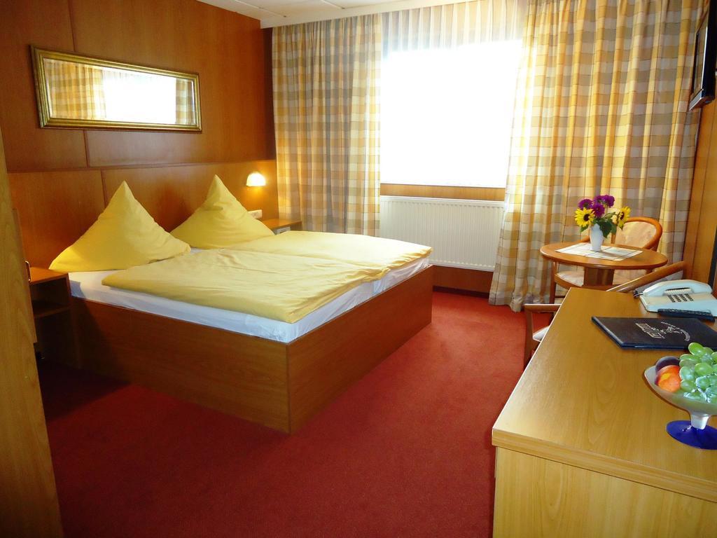 Hotel Mueller Genthin Kamer foto